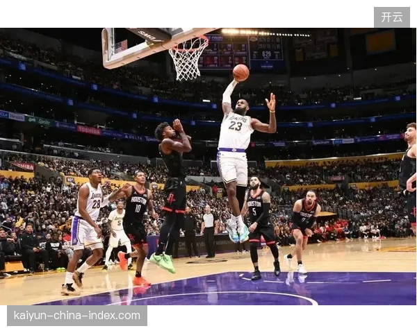 腾讯NBA直播的暂停时段：美孚1号的润滑科技正借由教练战术板第一视角完成渗透